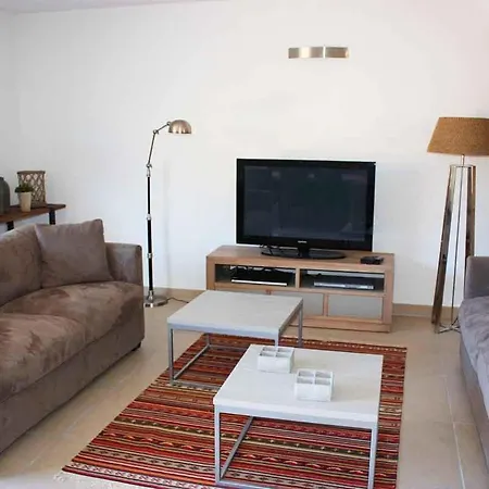 Sleeps 6 *