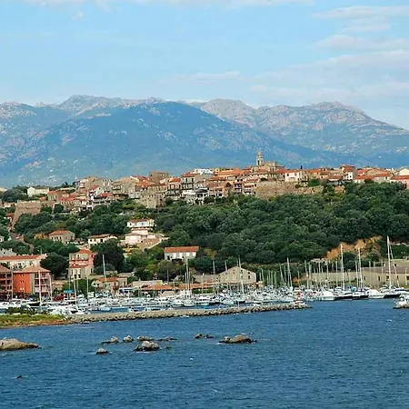 Nyaraló Sleeps 6 *